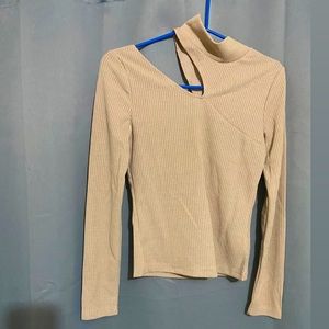 Brand new. Sweater size:M. Color: Tan